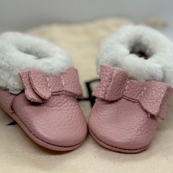 Newborn Blush Shearling Bow Moccasin - Size 0 - Picture 1 of 4